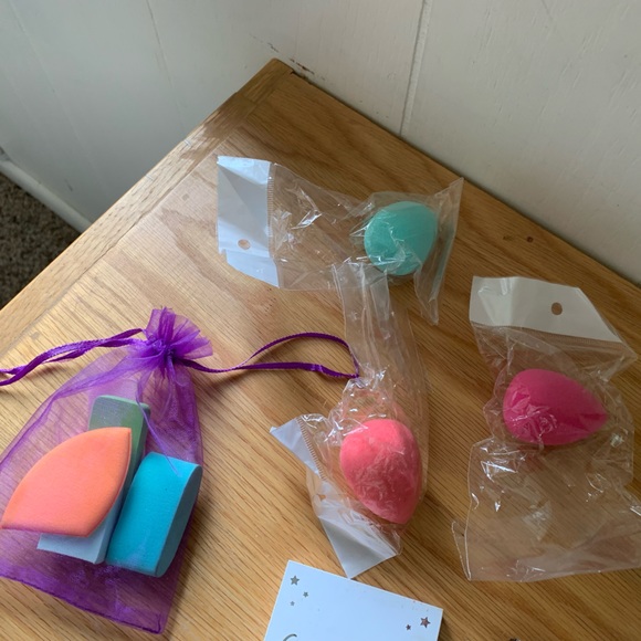 New 24 pcs of Makeup & Makeup Tools Various Brands Eyeshadow Lipstick Highlights - Picture 2 of 16